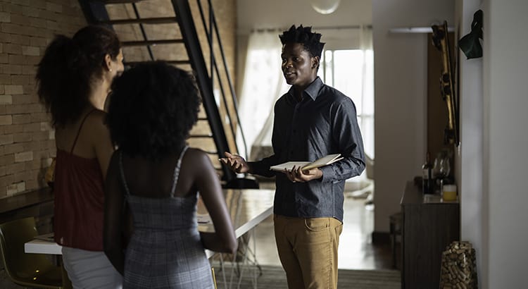 Work With a Real Estate Professional if You Want the Best Advice | Keeping Current Matters