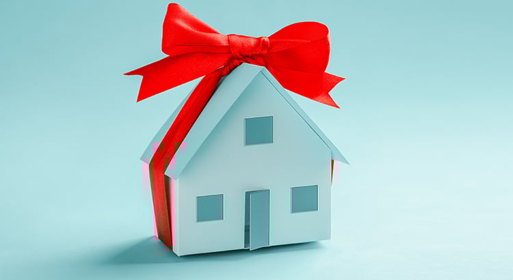 Your House Could Be the #1 Item on a Homebuyer’s Wish List During the Holidays | Keeping Current Matters